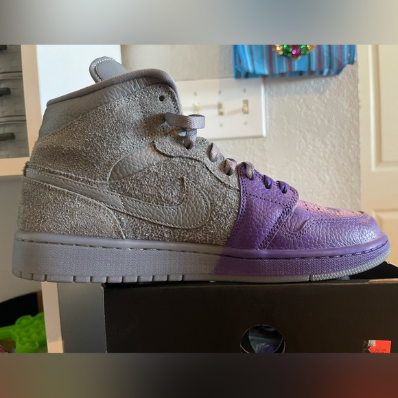 Jordan 1 Mid SE Women’s 10.5 men’s 9 - Picture 5 of 5